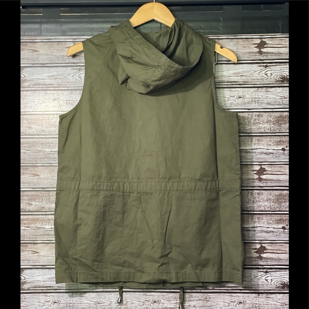 Romeo+Juliet Olive Patched Hoodie Army Vest - Picture 5 of 8